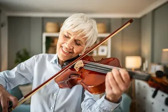 Luyện nhạc - “chìa khóa” giúp phòng chống suy giảm trí não do tuổi tác