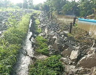 Sạt lở đất ở xã Phú Hữu