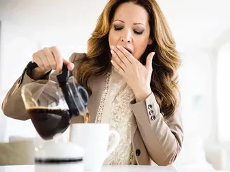 Vì sao không nên uống cà phê sau buổi trưa?