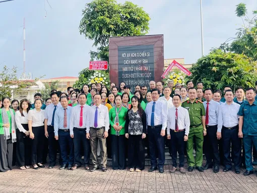 Hội LHPN phường An Bình tổ chức hoạt động tưởng niệm các anh hùng liệt sĩ Hội LHPN phường An Bình tổ chức hoạt động tưởng niệm các anh hùng liệt sĩ