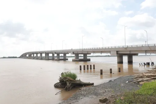 Từ ngày 1-8-2025, cầu Đại Ngãi 2 chính thức cho xe dưới 16 chỗ lưu thông tạm qua cầu Từ ngày 1-8-2025, cầu Đại Ngãi 2 chính thức cho xe dưới 16 chỗ lưu thông tạm qua cầu