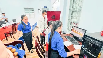 Thường trực Thành đoàn thăm và động viên đội hình “Bình dân học vụ số”