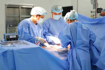 Vinmec Cần Thơ cứu bé gái 15 tuổi mang khối u buồng trứng 25cm, bảo toàn khả năng sinh sản