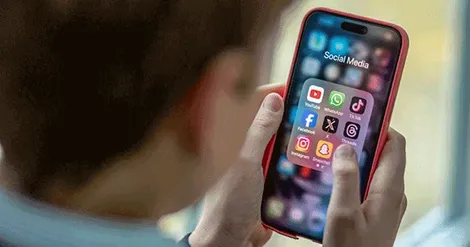 Lo ngại “thuật toán săn mồi”, Úc cấm trẻ dưới 16 tuổi truy cập YouTube