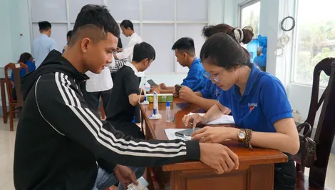 Hỗ trợ người dân sử dụng dịch vụ công trực tuyến