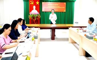 កាសែត​និង​វិទ្យុ​ ទូរ​ទស្សន៍​កឹង​ធើ របាយ​ករណ៍​ជូន​គណៈ​កម្មា​ធិការ​បក្ស​ក្រុង​ឱ្យ​បាន​ឆាប់​ ដើម្បី​ពិនិត្យ​ ចង្អុល​ការ​ដោះ​ស្រាយ​បញ្ហា​លំ​បាក​ ជាប់​ជំ​ពាក់​ក្នុង​ការ​អនុវត្ត​ភារ​កិច្ច​