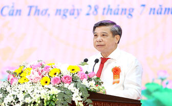 រួម​កម្លាំង​កសាង​ជំ​ហរ​សន្តិ​សុខ​ប្រ​ជា​ជន​រឹង​មាំ