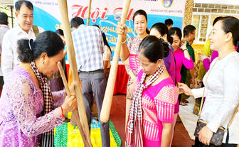 ជំ​រុញ​ការ​អនុវត្ត​គោល​នយោ​បាយ​ពិសេស​ដោយ​ឡែក​
