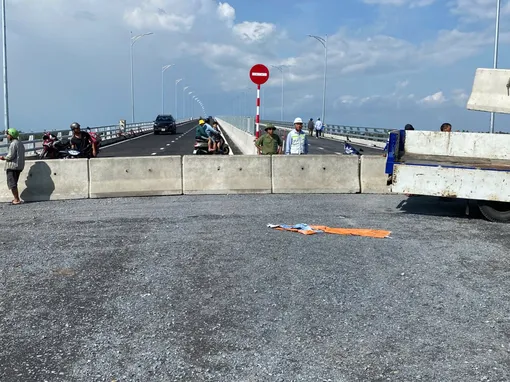 Chỉ sau 3 ngày lưu thông tạm, cầu Đại Ngãi 2 tạm ngừng cho xe qua lại đến ngày thông xe Chỉ sau 3 ngày lưu thông tạm, cầu Đại Ngãi 2 tạm ngừng cho xe qua lại đến ngày thông xe