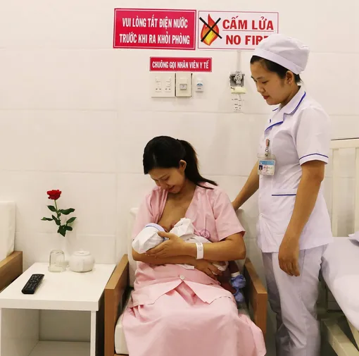 Ưu tiên nuôi con bằng sữa mẹ