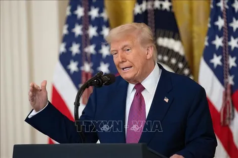 Tổng thống Trump thông báo kế hoạch áp thuế dược phẩm và chất bán dẫn