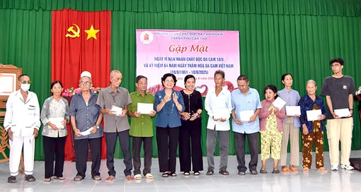 Tặng 30 phần quà cho nạn nhân chất độc da cam/đioxin tại xã Nhu Gia Tặng 30 phần quà cho nạn nhân chất độc da cam/đioxin tại xã Nhu Gia