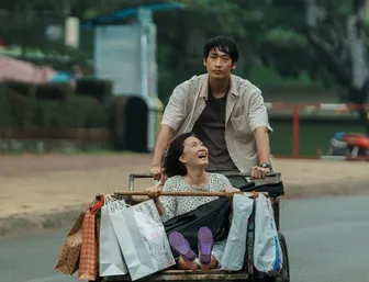 “Mang mẹ đi bỏ” - Hành trình tìm hạnh phúc trong khổ đau
