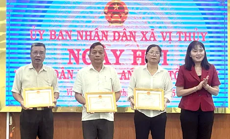 Vị Thủy: 4 tập thể và 17 cá nhân được khen thưởng tại Ngày hội toàn dân bảo vệ an ninh Tổ quốc