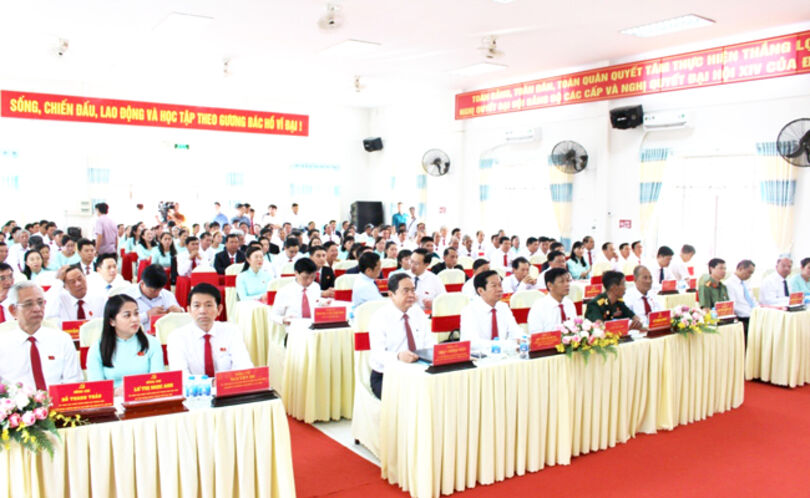 បក្ខ​ភាគ​ឃុំ​ថាញ់​ស្វឹង​ លើក​កម្ពស់​ប្រ​សិទ្ធ​ភាព​អភិ​បាល​កិច្ច​ កសាង​ប្រ​ព័ន្ធ​គ្រប់​គ្រង​រដ្ឋ​អំ​ណាច​ជិត​ប្រ​ជា​ជន​ ស្និទ្ធ​ស្នាល​ប្រ​ជា​ជន​និង​ដើម្បី​ប្រ​ជា​ជន​