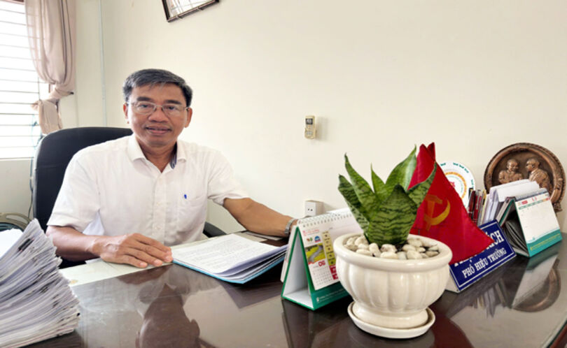 ដើម្បី​សិស្ស​ជា​ទី​ស្រ​ឡាញ់​