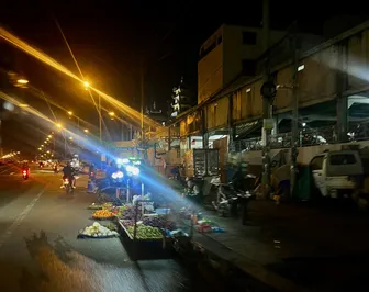 Cần sớm chấn chỉnh tình trạng lấn chiếm  lòng, lề đường để mua bán
