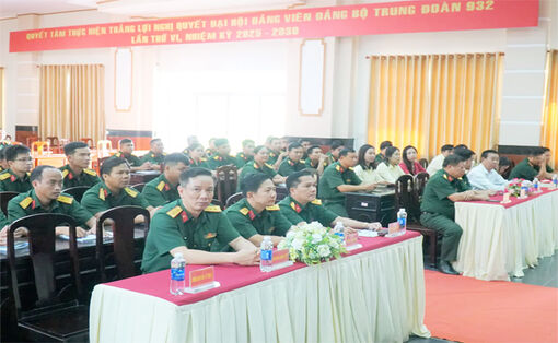 បើក​វគ្គ​បំ​ប៉ន​ភា​សា​ជន​ជាតិ​ដល់​នាយ​ទា​ហាន​និង​យោ​ធិន​ជំ​នាញ​ក្នុង​កង​កម្លាំង​ប្រ​ដាប់​អា​វុធ​
