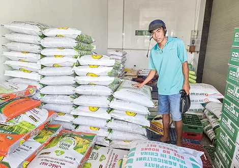 Giá phân bón tăng cao, sức mua yếu