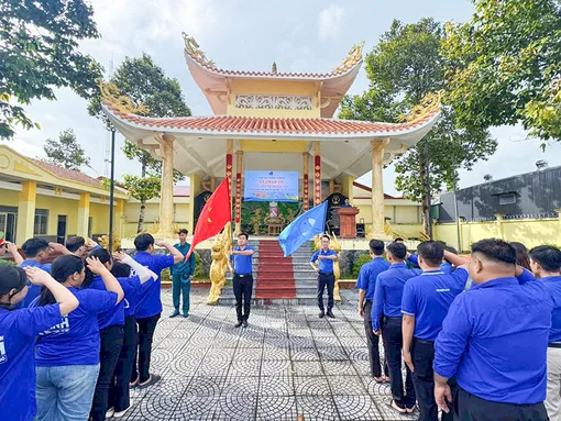 Các cấp bộ Đoàn TP Cần Thơ đồng loạt tổ chức Lễ chào cờ “Tôi yêu Tổ quốc tôi”