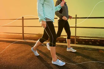 Đi bộ hằng ngày ảnh hưởng gì đến mức cholesterol?