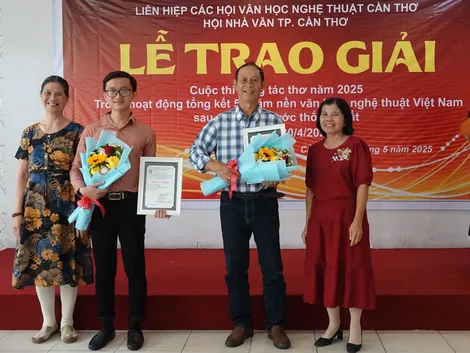 Nam sinh thích thiện nguyện, mê văn chương