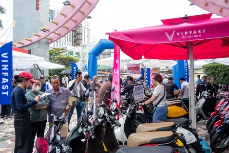 Lên đời xe máy điện VinFast, khách hàng khẳng định: “Mức giá quá tốt, không thể tốt hơn”