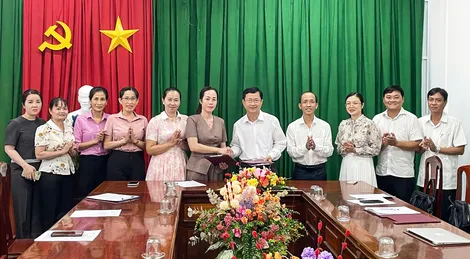 Ký kết hợp tác tuyên truyền giữa Báo và Phát thanh, Truyền hình Cần Thơ với xã Vĩnh Thuận Đông