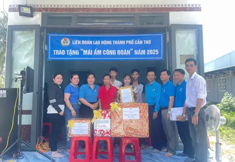 Bàn giao Mái ấm công đoàn