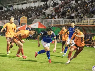Khó cho chủ sân Bình Dương
