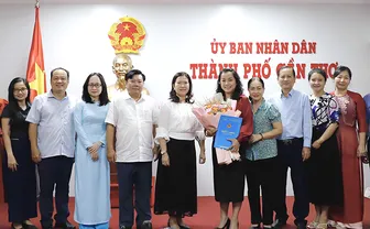 Bà Hồ Thị Thanh Bạch giữ chức vụ Giám đốc Sở Ngoại vụ TP Cần Thơ