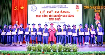 Trường Cao đẳng Kinh tế - Kỹ thuật Cần Thơ trao bằng tốt nghiệp cho hơn 1.300 tân khoa
