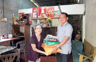 Hết lòng phục vụ nhân dân