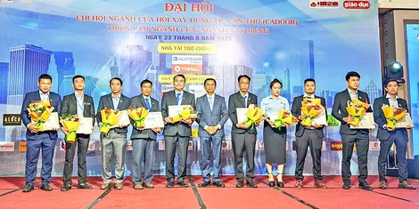 Ông Nguyễn Việt Dũng làm Chủ tịch Chi hội Ngành Cửa Hội Xây dựng TP Cần Thơ