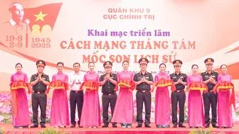 Khai mạc triển lãm “Cách mạng Tháng Tám - Mốc son lịch sử”