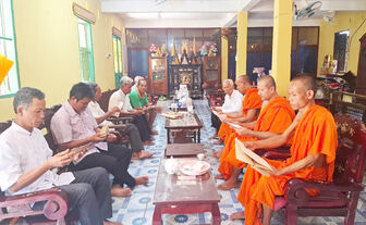 ព្រះ​តេជ​ព្រះ​គុណ​ថាច់​ញើុង ខ្នះ​ខ្នែង​រួម​ចំ​ណែក​កសាង​ជន​បទ​ថ្មី​
