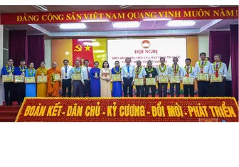 Xã Nhơn Ái tuyên dương các điển hình tiêu biểu của Mặt trận và các tổ chức chính trị - xã hội