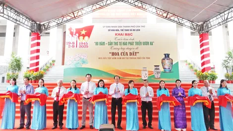 Khai mạc triển lãm ảnh “80 năm - Cần Thơ tự hào phát triển vươn xa”