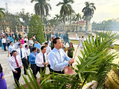 Các địa phương tổ chức viếng nghĩa trang liệt sĩ và họp mặt kỷ niệm 80 năm Cách mạng Tháng Tám thành công và Quốc khánh