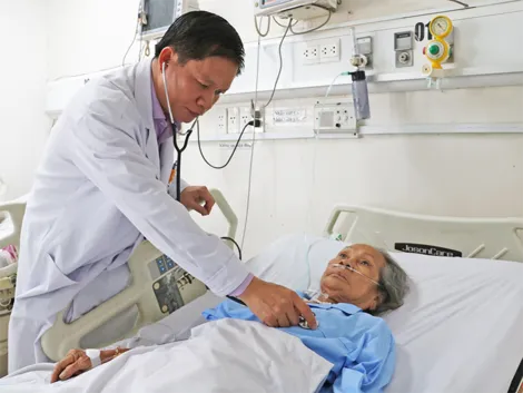Cấp cứu thành công cụ bà nguy kịch do tự ý dùng thuốc hạ huyết áp