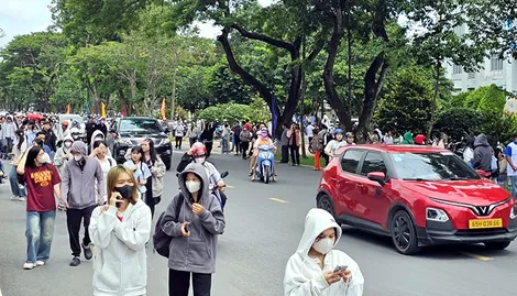 Hàng ngàn thí sinh trúng tuyển Đại học Cần Thơ nộp hồ sơ nhập học