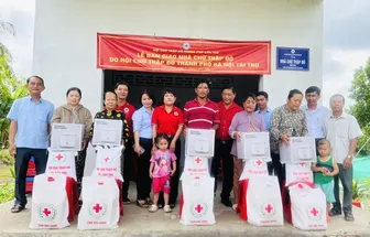 Bàn giao nhà Chữ thập đỏ