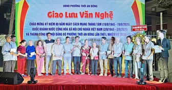 Phường Thới An Đông giao lưu văn nghệ, tặng quà cho người khó khăn