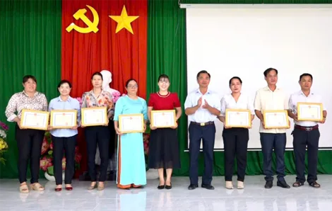 Phường Cái Răng biểu dương, khen thưởng 40 tập thể, cá nhân điển hình tiên tiến