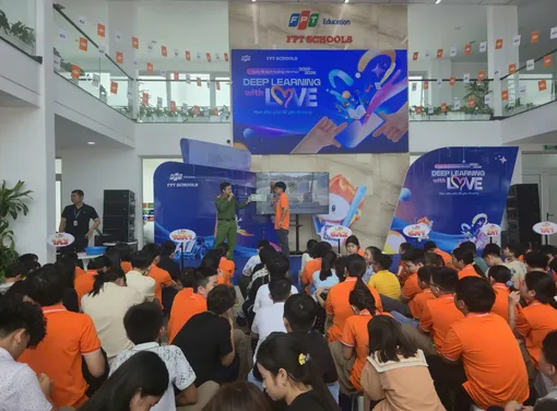 Công an TP Cần Thơ tập huấn kỹ năng an toàn giao thông, phòng, chống bạo lực học đường cho học sinh