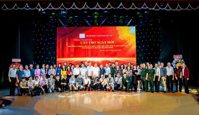Họp mặt, biểu diễn chào mừng Quốc khánh, kỷ niệm Ngày Âm nhạc Việt Nam Họp mặt, biểu diễn chào mừng Quốc khánh, kỷ niệm Ngày Âm nhạc Việt Nam