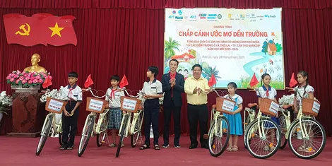 Lan tỏa yêu thương đến học sinh khó khăn