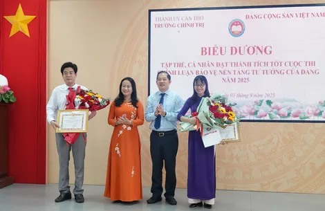 Đảng ủy Trường Chính trị TP Cần Thơ biểu dương tập thể, cá nhân đạt giải Cuộc thi chính luận về bảo vệ nền tảng tư tưởng của Đảng năm 2025