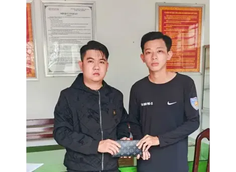 Chiến sĩ cảnh sát cơ động trao trả 40 triệu đồng cho người đánh rơi
