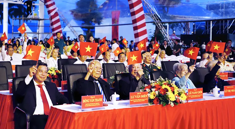 Cần Thơ tổ chức họp mặt và chương trình nghệ thuật “Lời Người vang mãi núi sông” Cần Thơ tổ chức họp mặt và chương trình nghệ thuật “Lời Người vang mãi núi sông”